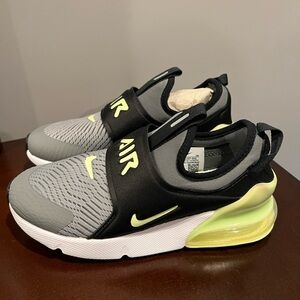 Nike Boys Size 2Y ***Brand New - Never Worn***